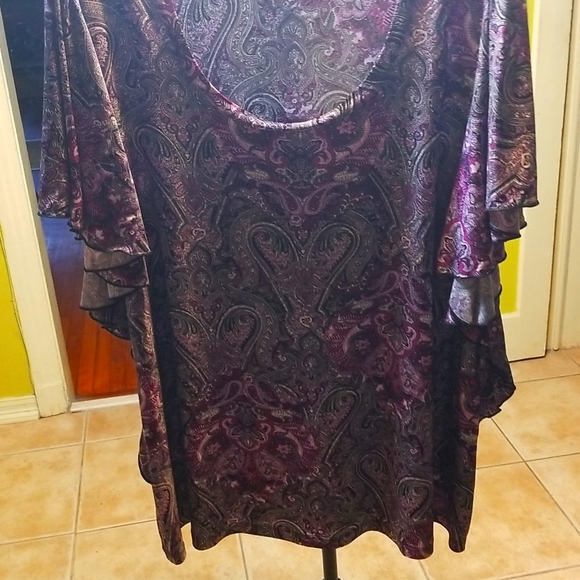 new directions Tops - Women Pullover top Sz.2 X